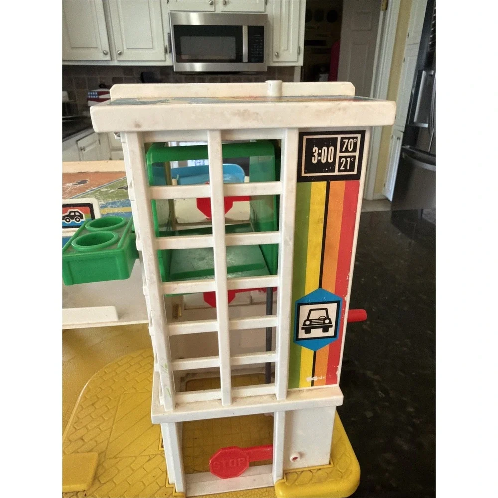 Vintage Fisher Price Little People 1987 Family Parking Ramp Service Garage 2504